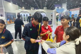STKC ออกบูธจัดแสดงชิ้นงานชุด ตารางธาตุ ในรูปแบบ AR card สร้า ... Image 80